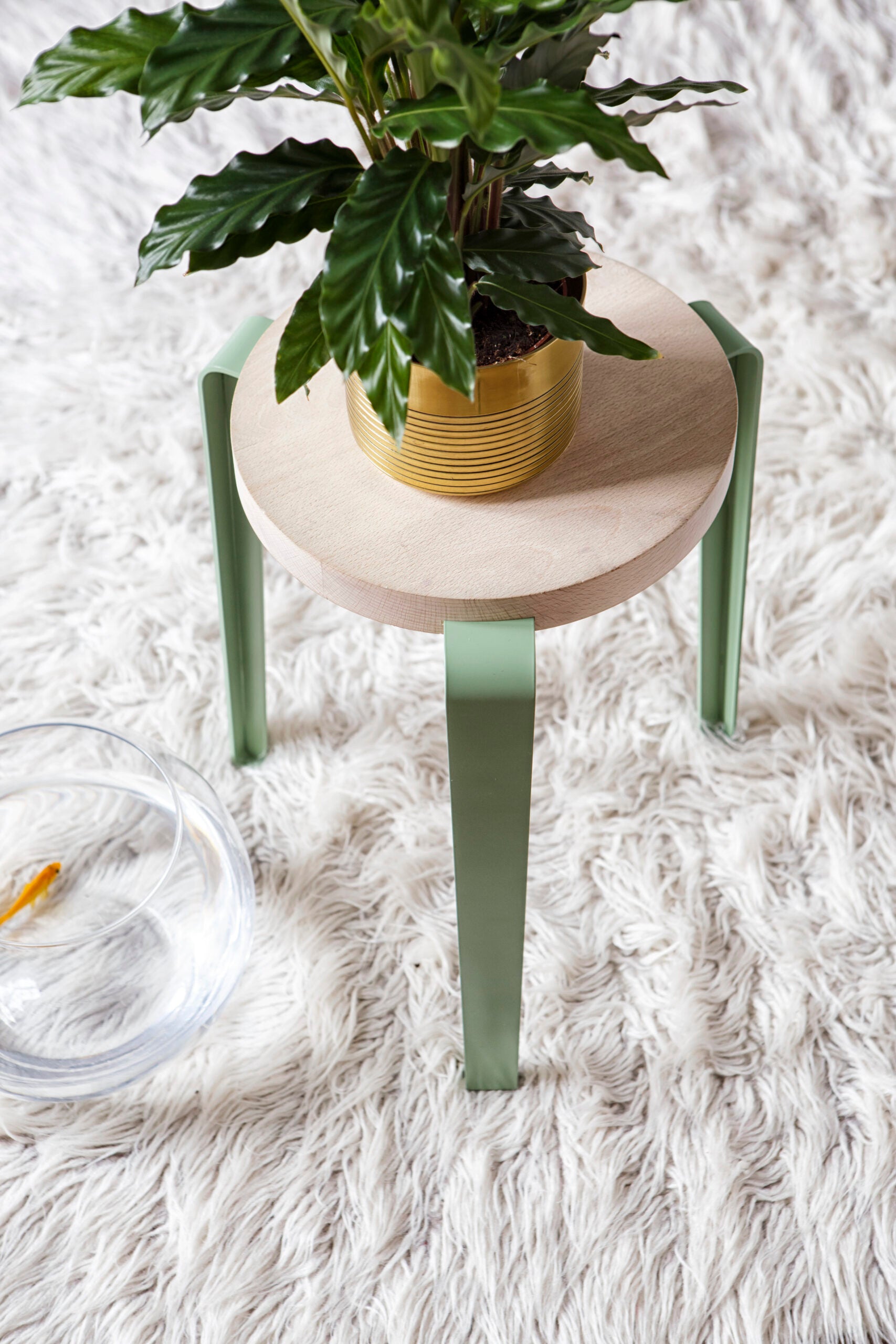 tiptoe-hocker-lou-massive-eiche-mit-stahlgestell-stapelbar image 6