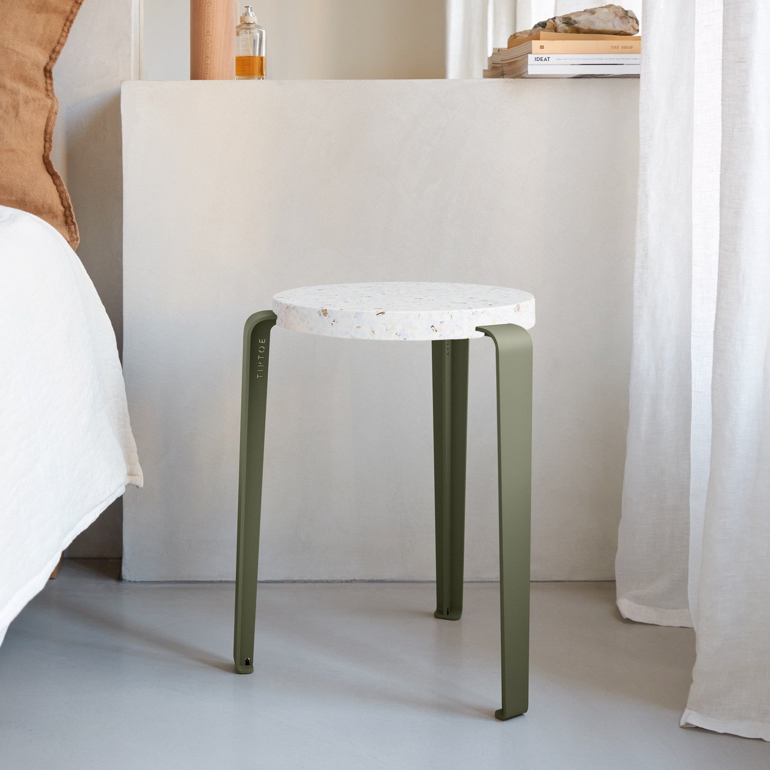 tiptoe-hocker-lou-recycelter-kunststoff-venezia-stapelbar image 3