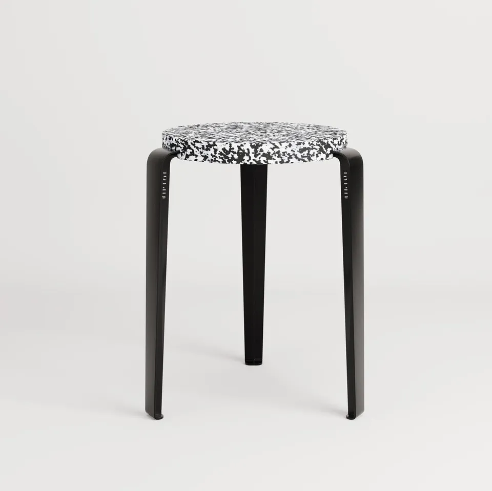 tiptoe-hocker-lou-recycelter-kunststoff-macchiato image 1