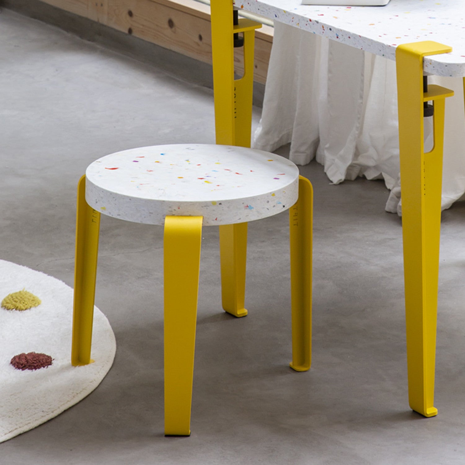 tiptoe-kids-kinderhocker-recycelter-kunststoff-tutti-frutti image 2
