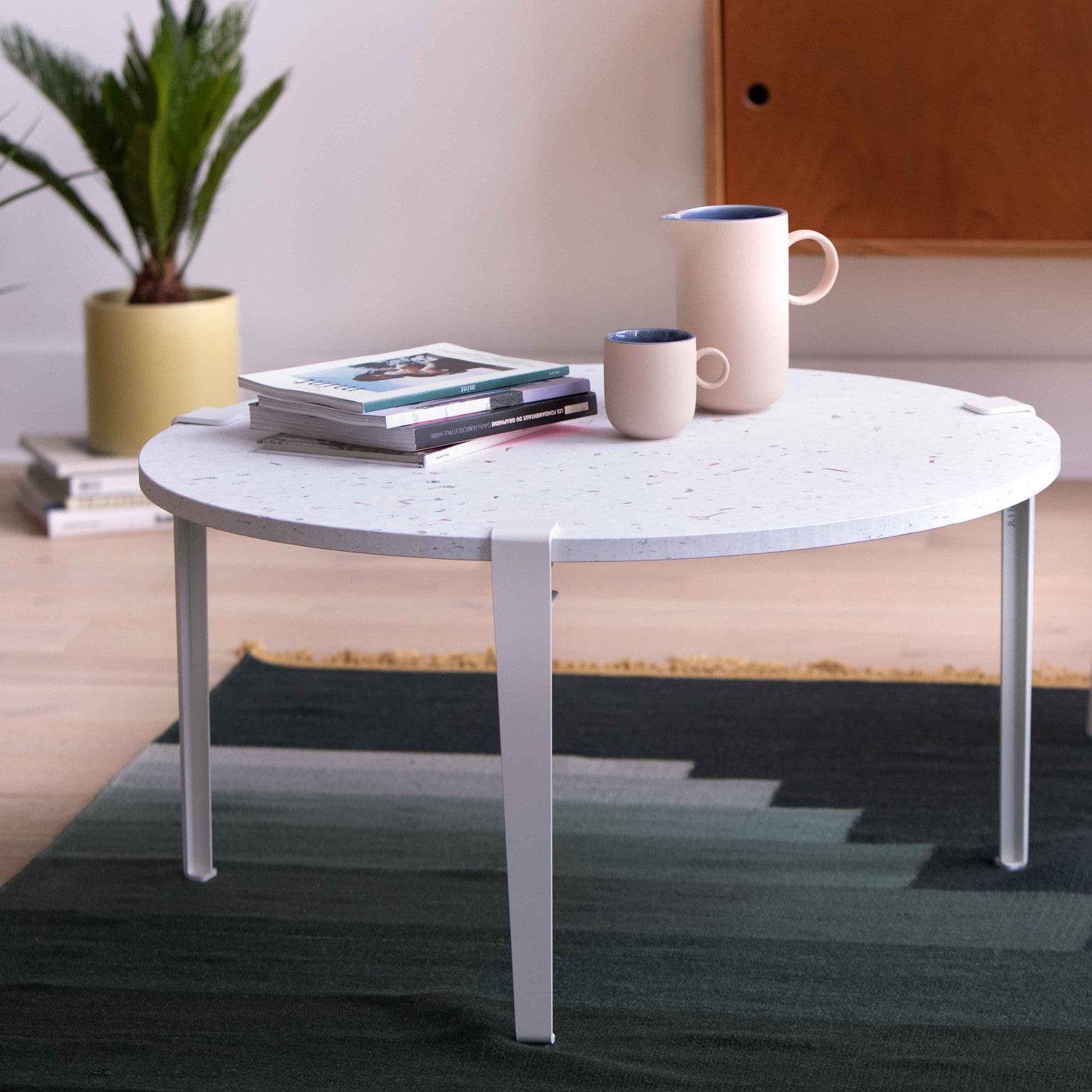 tiptoe-couchtisch-rund-80-cm-recycelter-kunststoff-venezia image 3