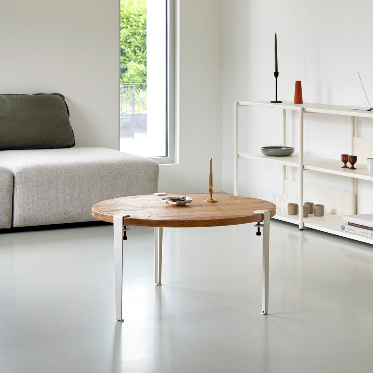 tiptoe-runder-couchtisch-80-cm-recyceltes-altholz-mit-3-stahlbeinen-43-cm image 2