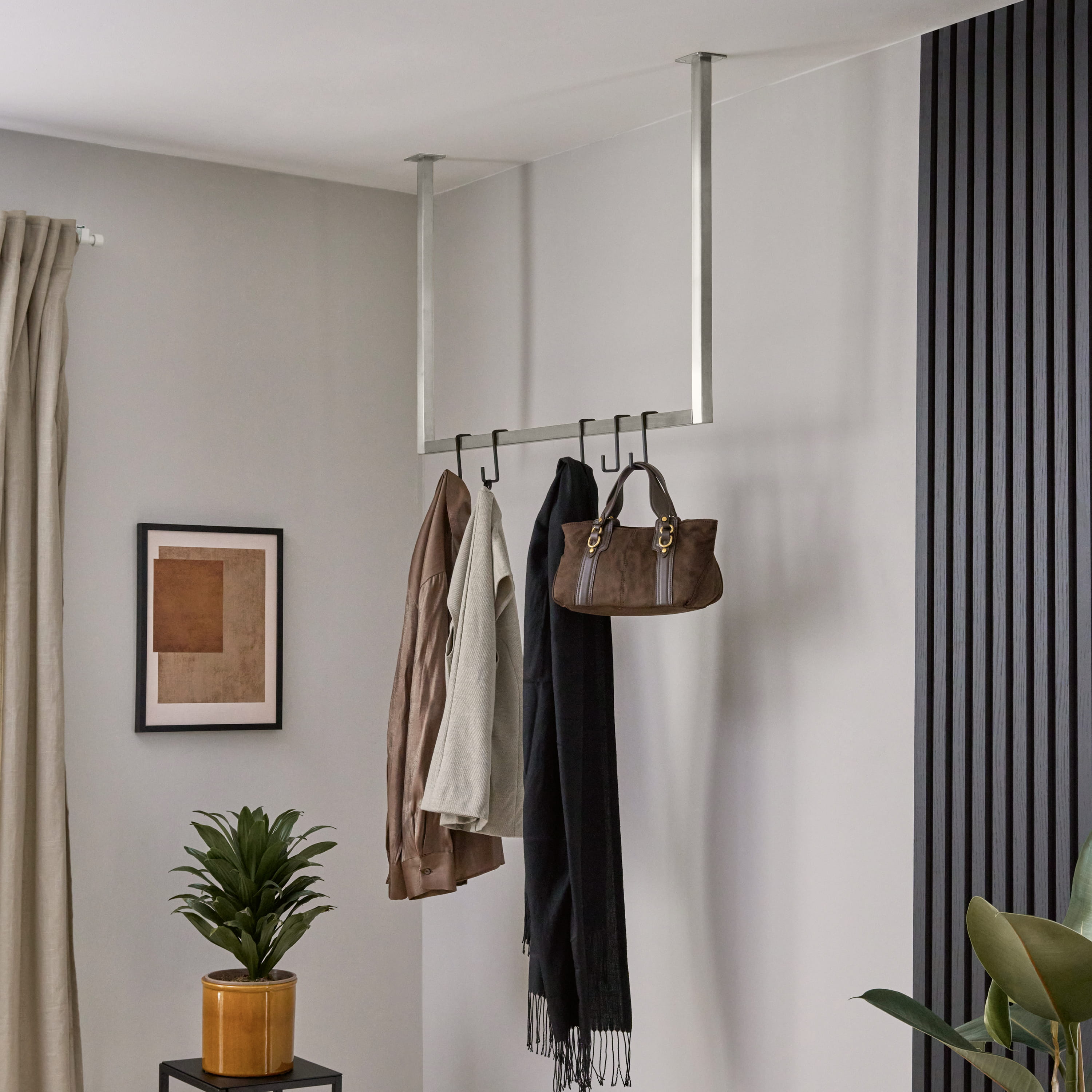 natural-goods-berlin-rechteck-kleiderstange-decke-schwarz image 2