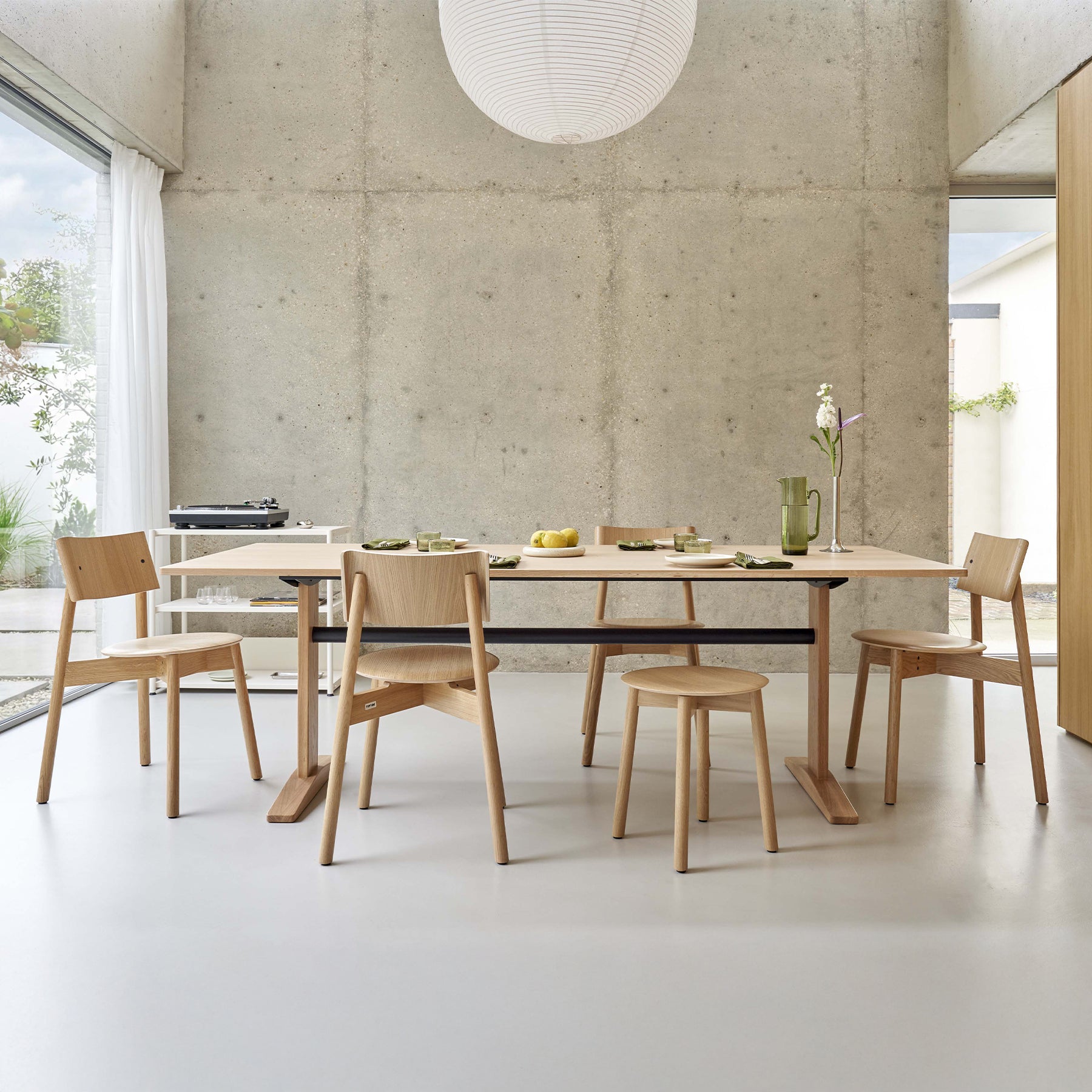 tiptoe-post-esstisch-ko-zertifiziertes-holz-design-jun-yasumoto image 2