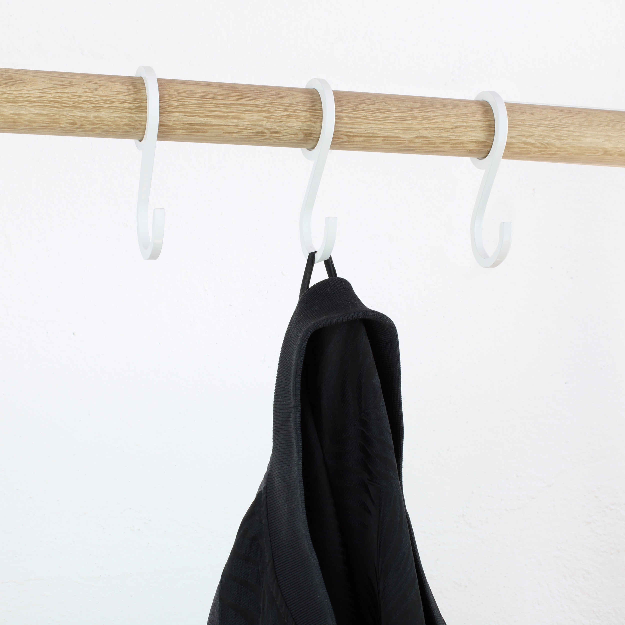 natural-goods-berlin-gard-haken-hook-s-f-rmiger-kleiderhaken-aus-metall-3er-set image 3