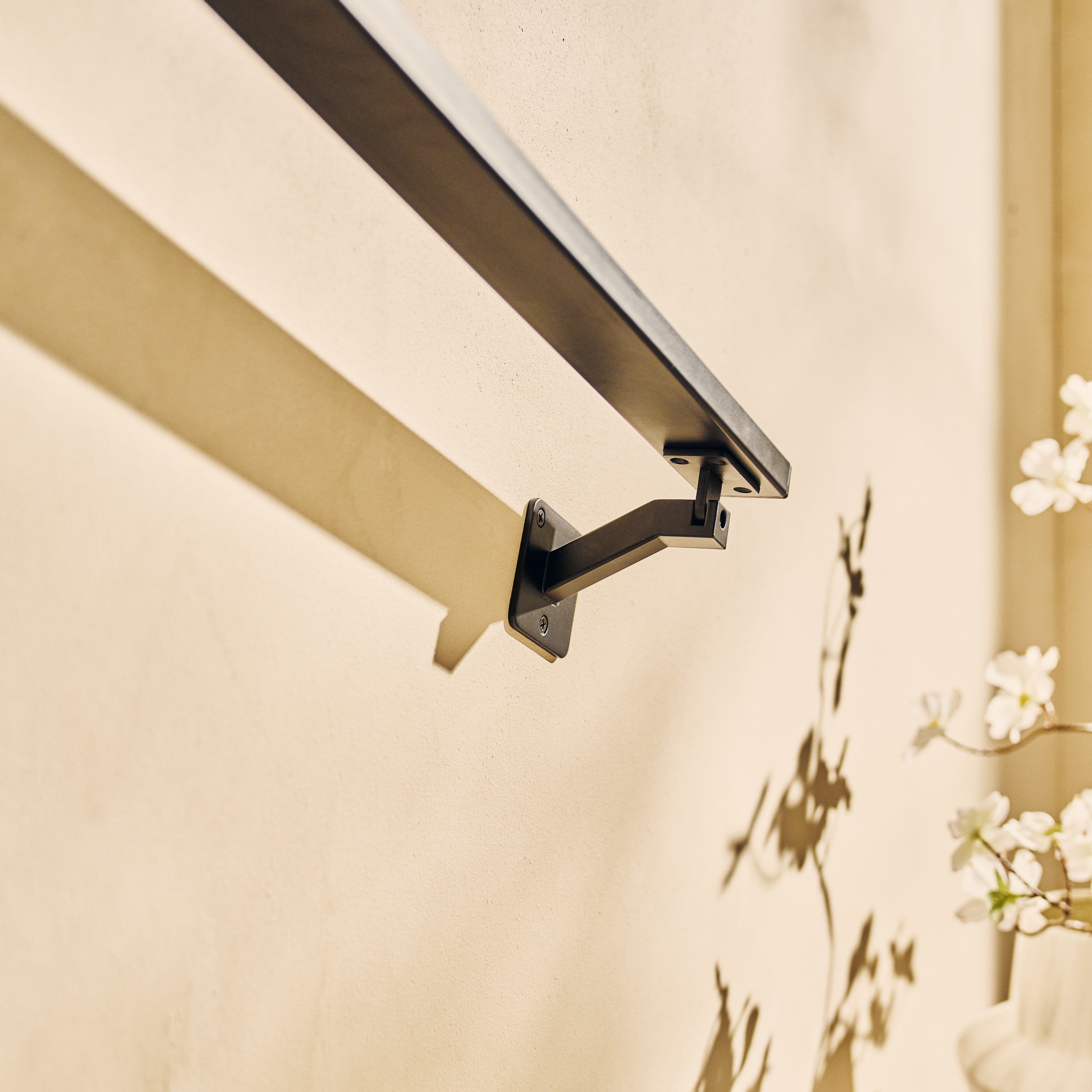 natural-goods-berlin-handlauf-oblong-mit-flex-halter image 3