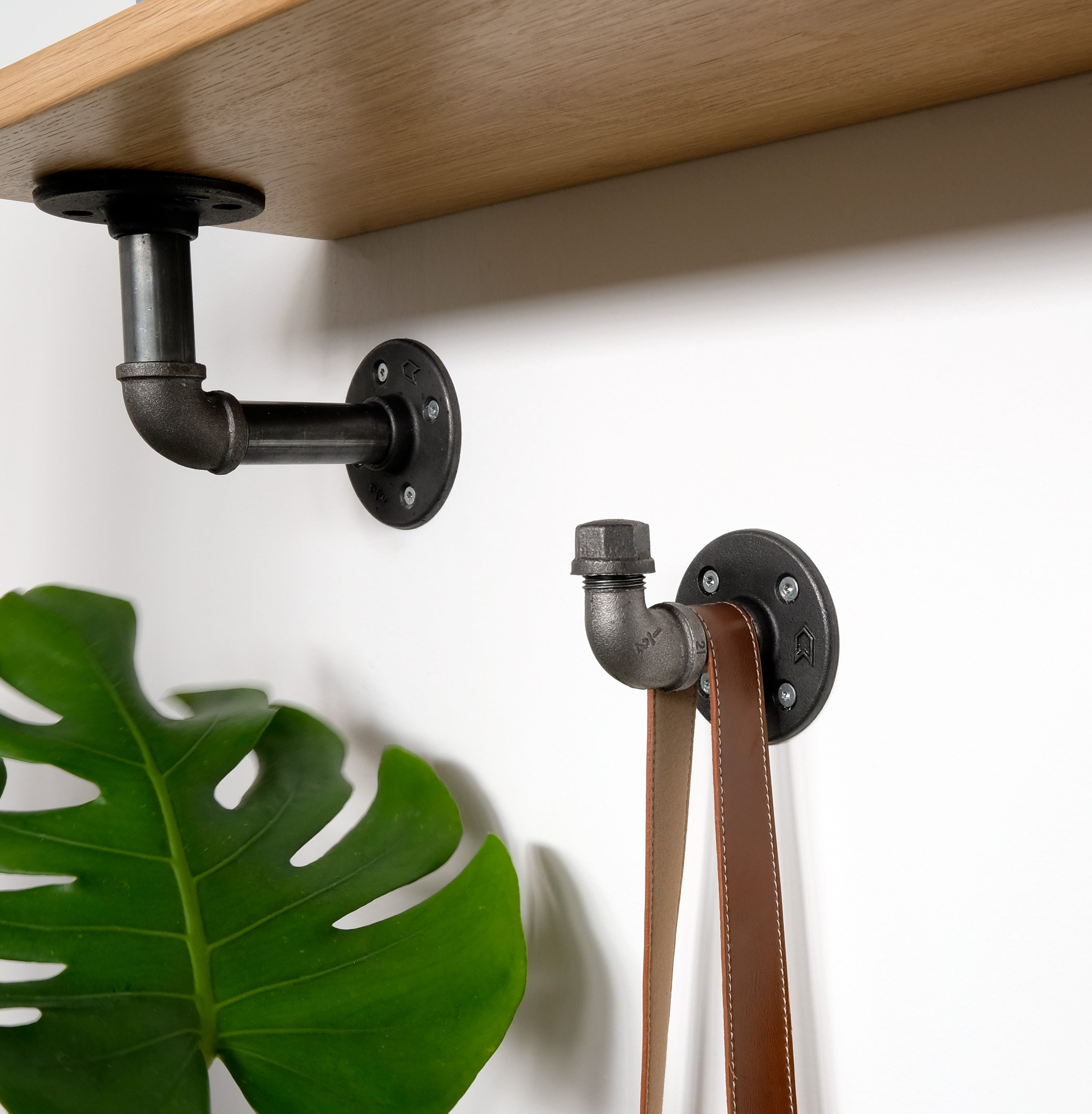 natural-goods-berlin-pipe-gard-hook-wandhaken-schwarz image 3