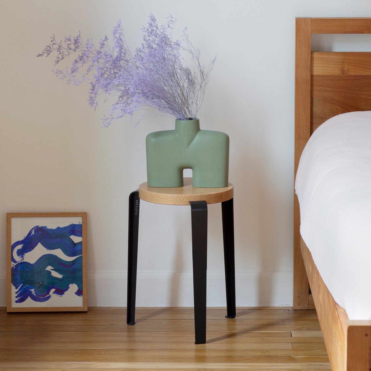tiptoe-hocker-lou-massive-eiche-mit-stahlgestell-stapelbar image 3