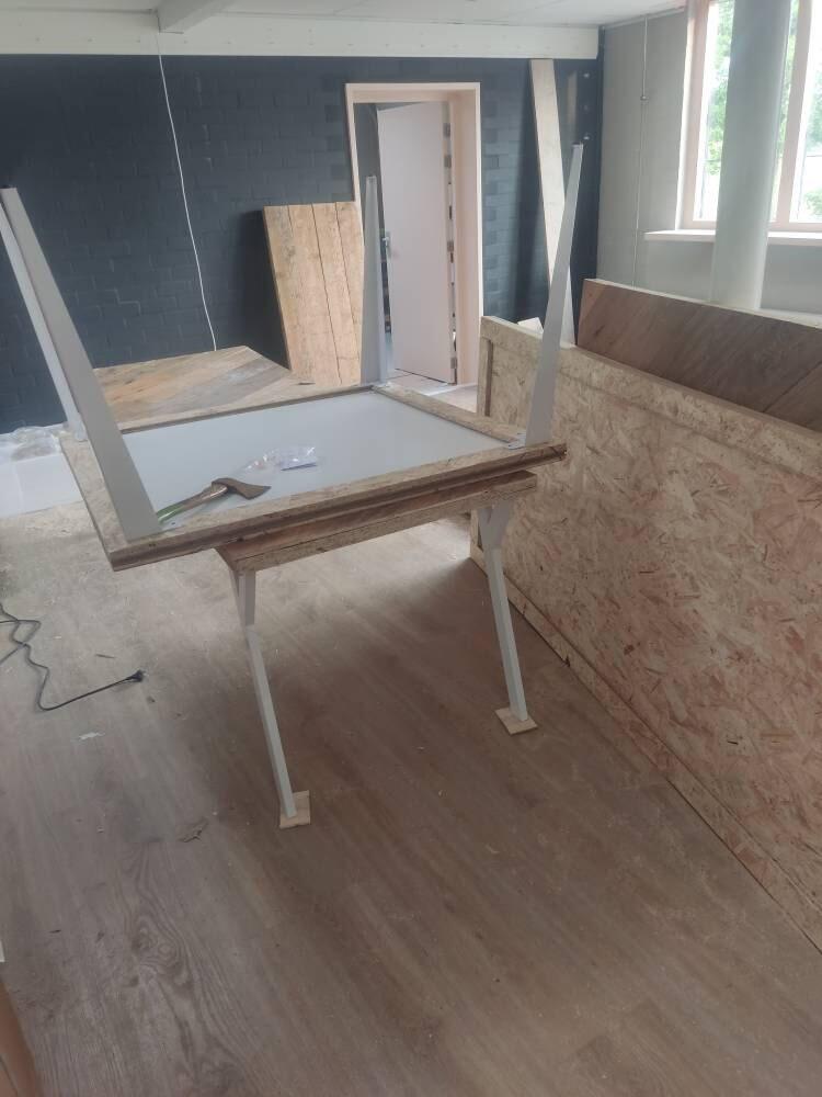Stabiler DIY-Tisch