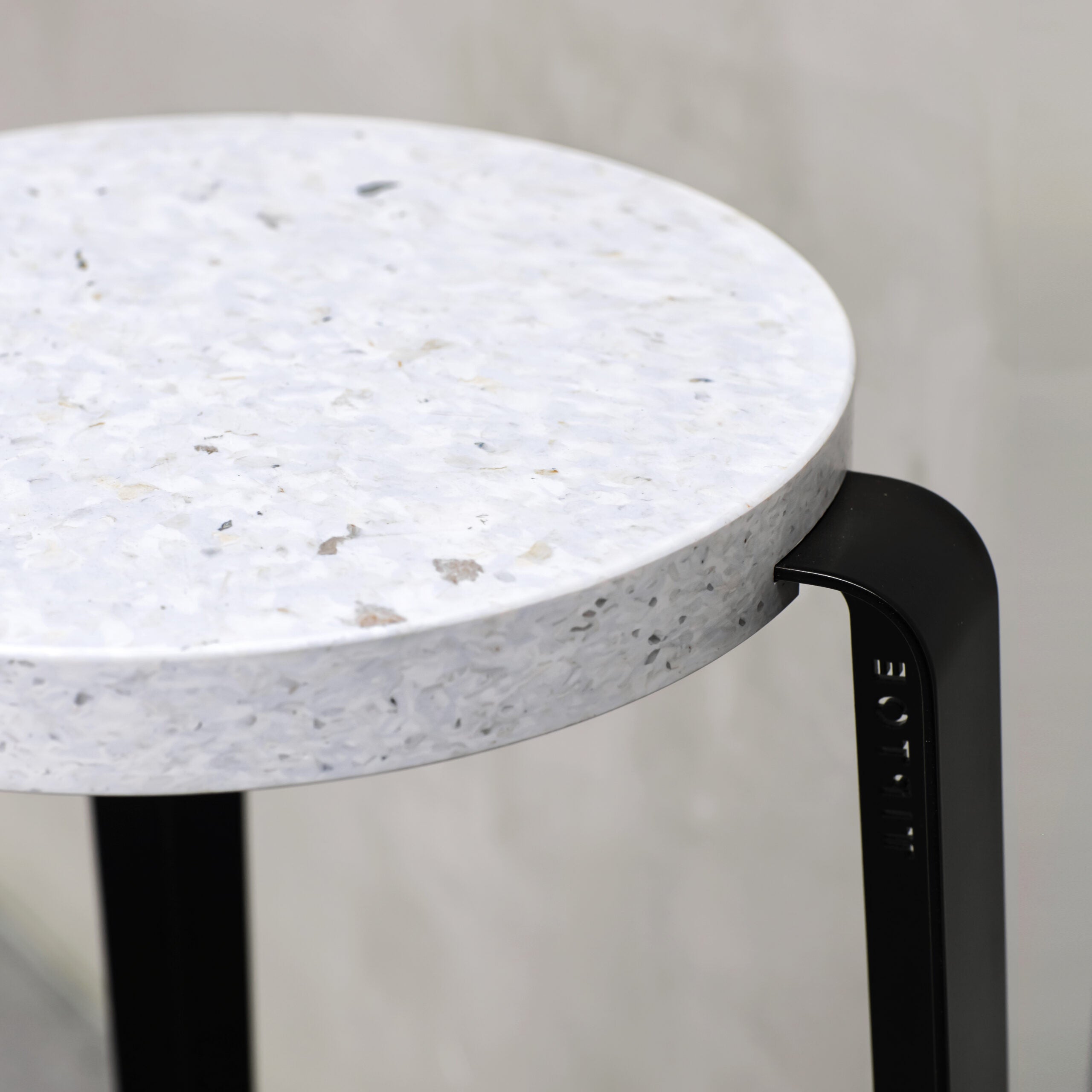 tiptoe-lou-barhocker-recycelter-kunststoff-venezia-66-76cm image 2