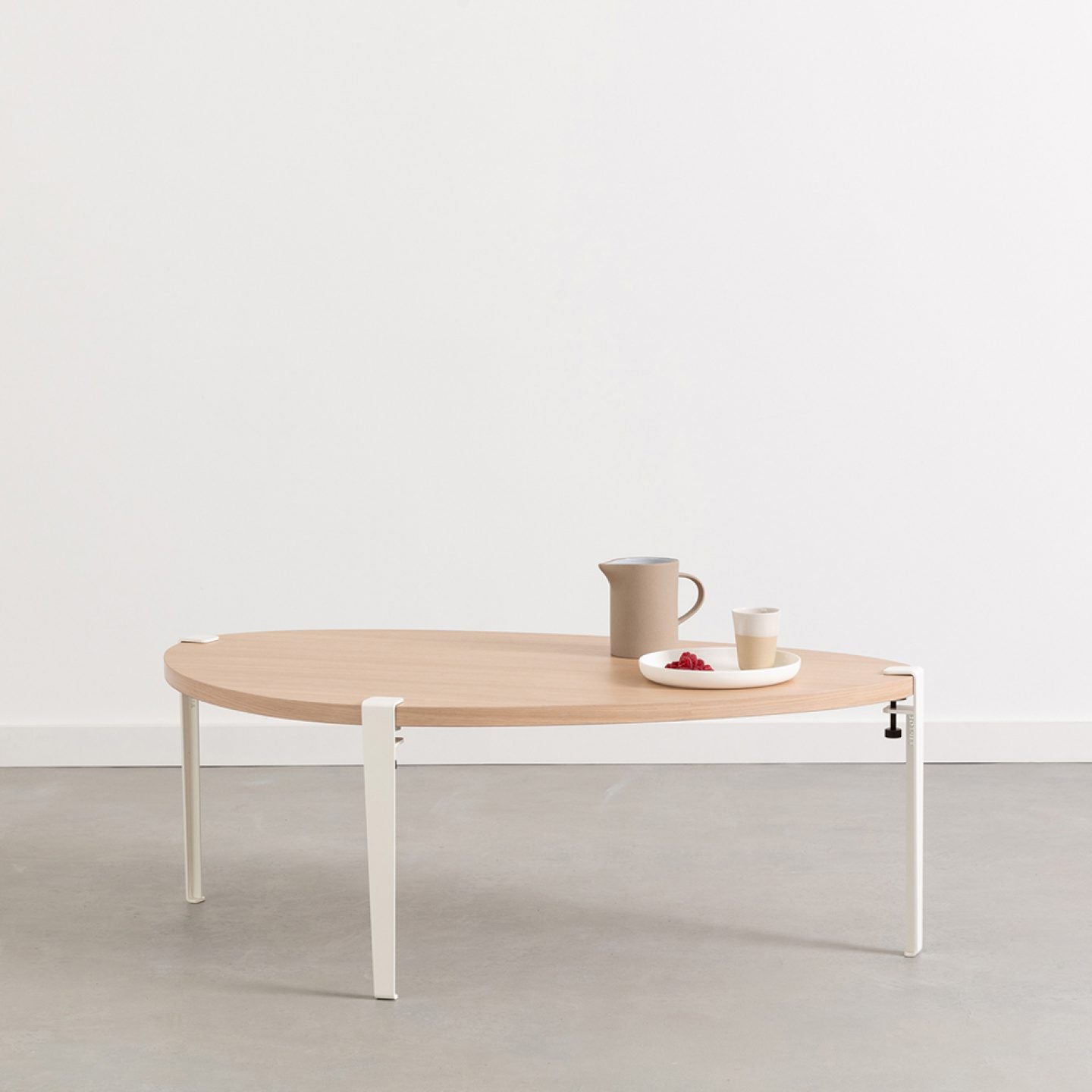 tiptoe-couchtisch-120x75cm-massive-eiche-43cm-stahlbeine image 5