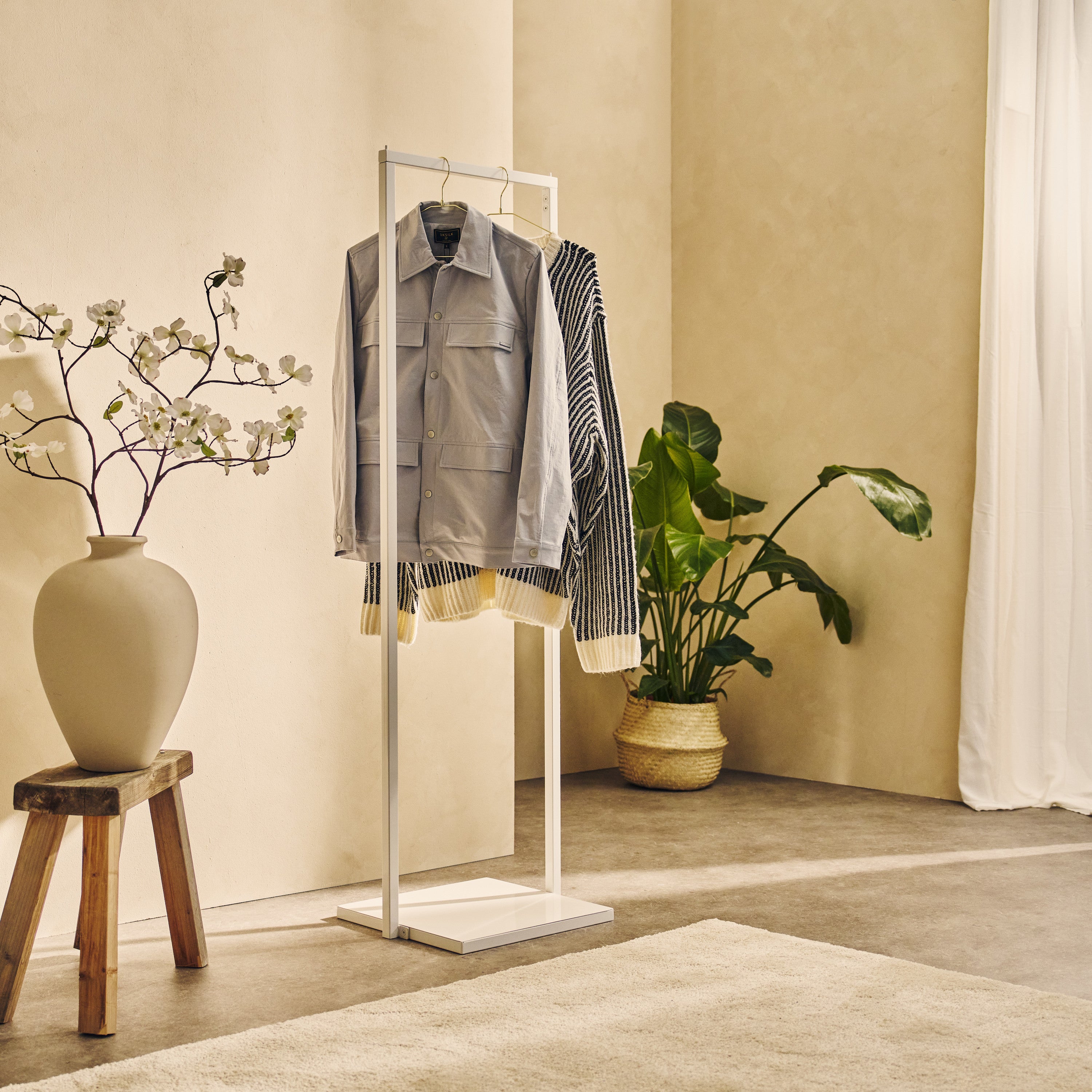 natural-goods-berlin-basis-kleiderst-nder-mobiler-garderobenst-nder-schwarz image 3