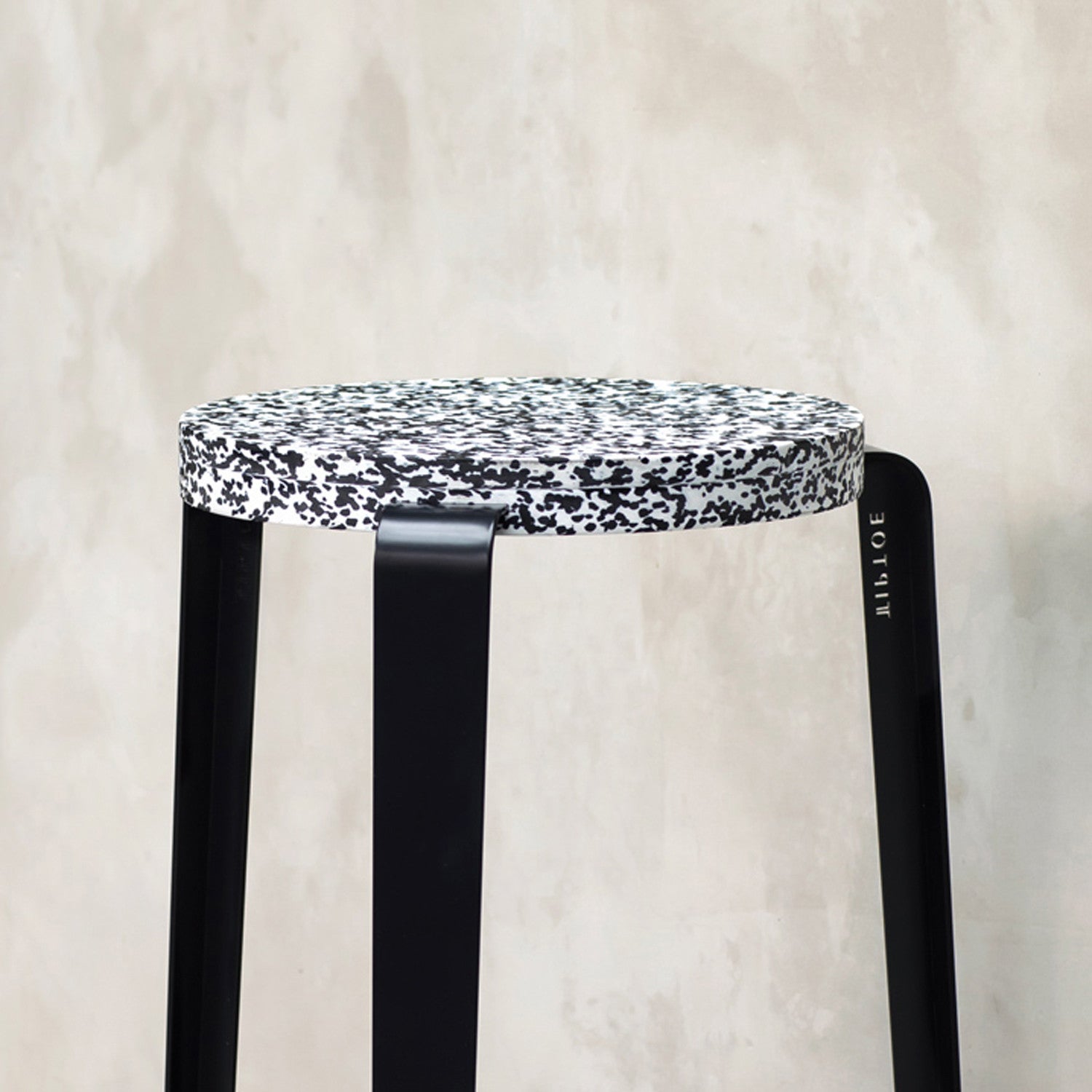 tiptoe-lou-barhocker-recycelter-kunststoff-macchiato image 2