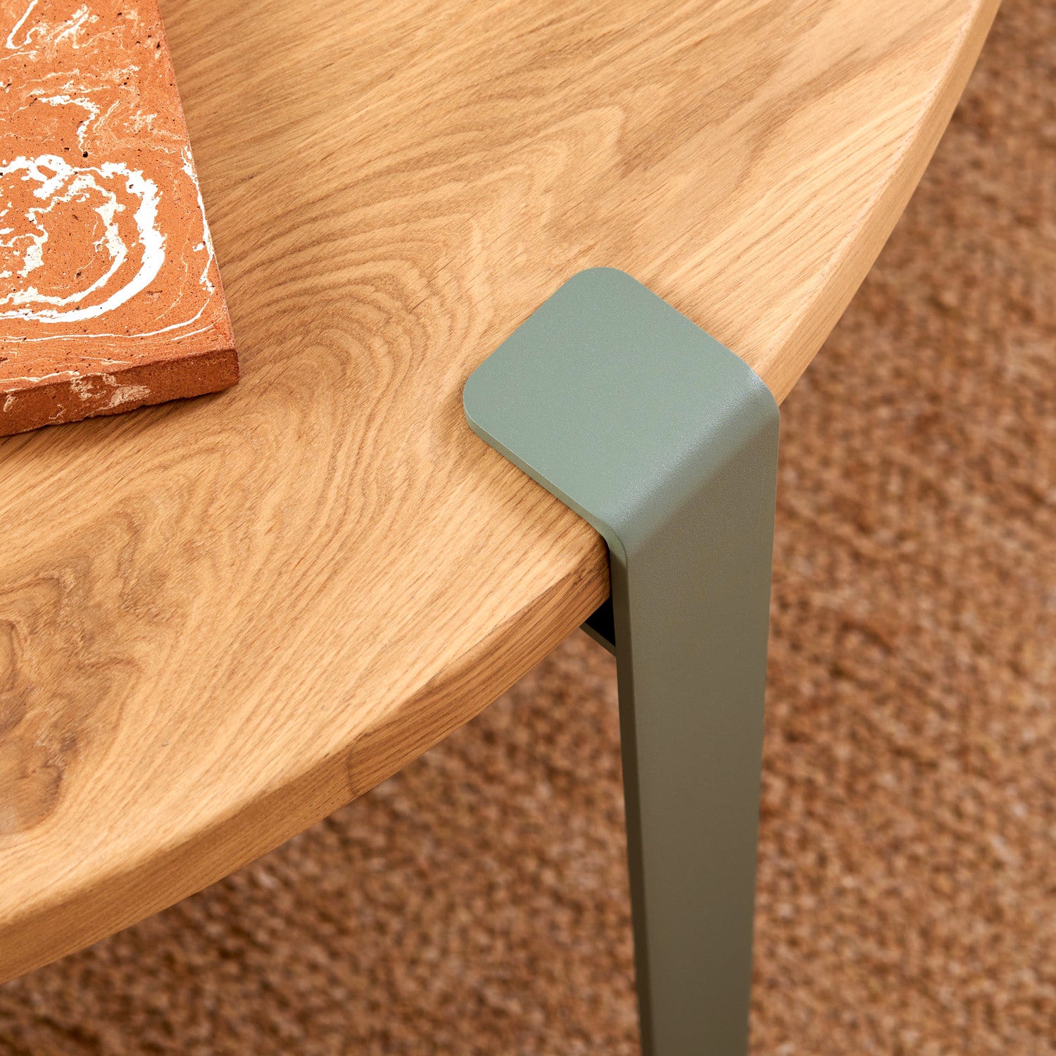 tiptoe-couchtisch-120x48cm-massive-eiche image 2