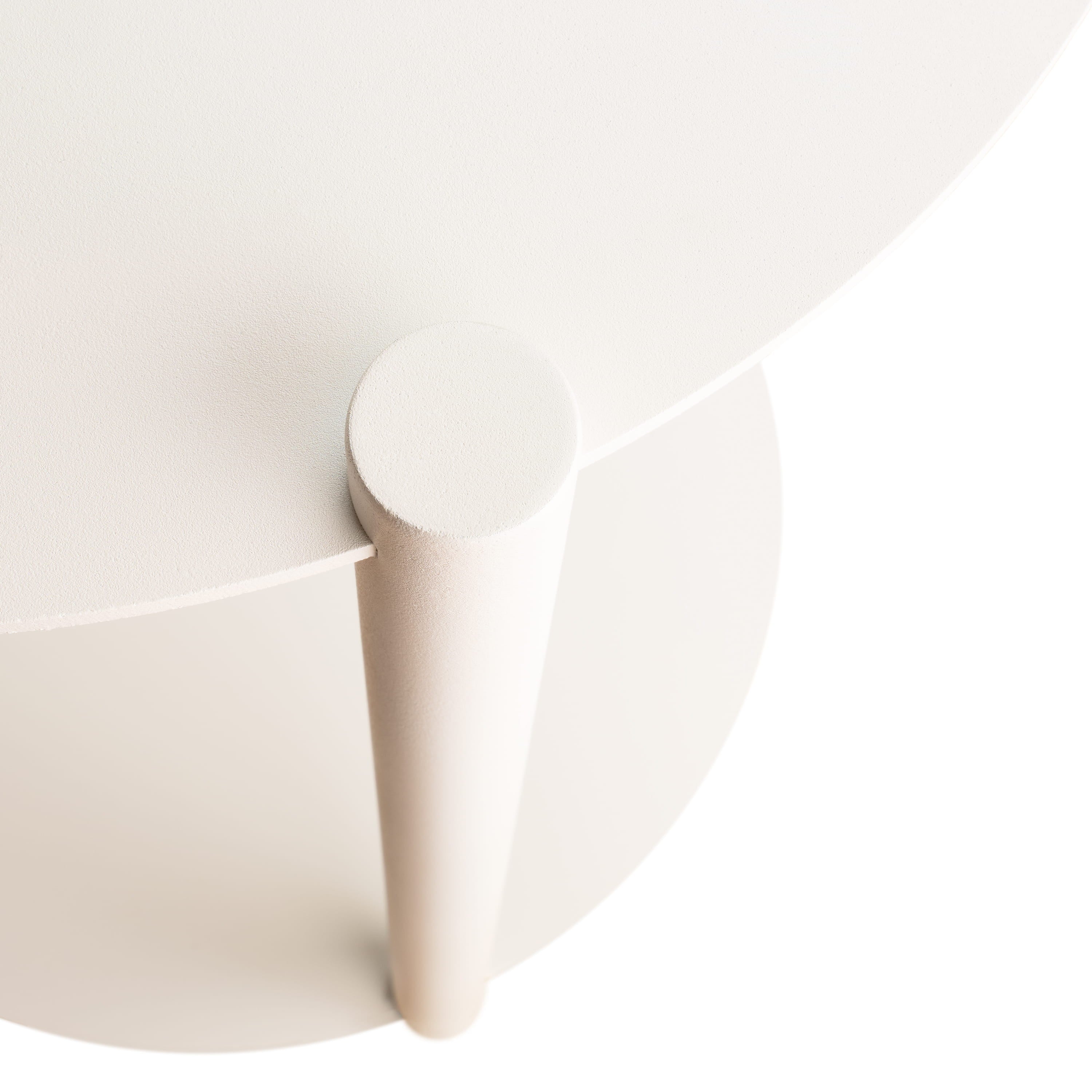 natural-goods-berlin-luna-beistelltisch-c-form-metall-beige image 8