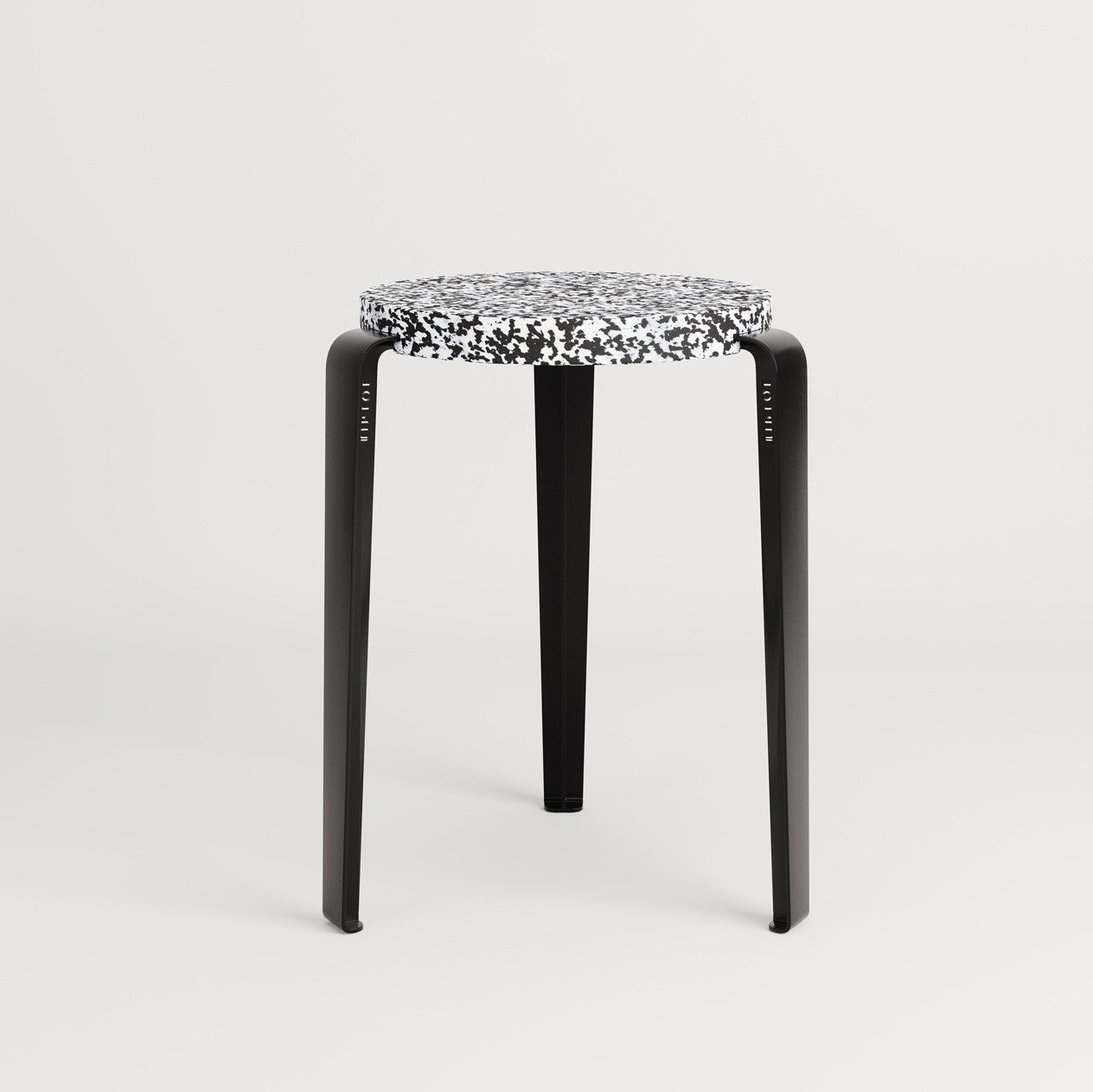 tiptoe-hocker-lou-recycelter-kunststoff-macchiato image 1