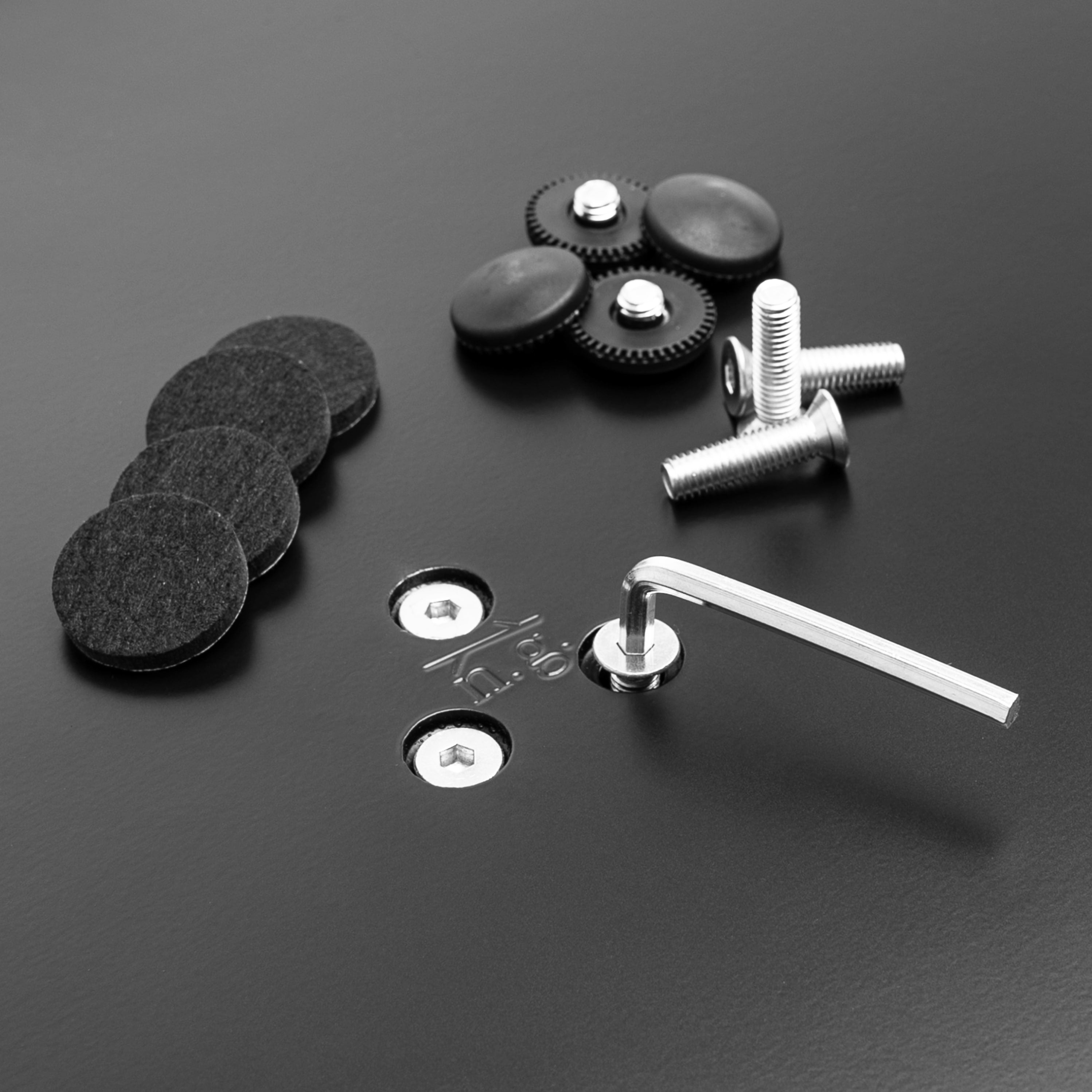 natural-goods-berlin-single-rund-bistrotischgestell-tischs-ule-metall image 8