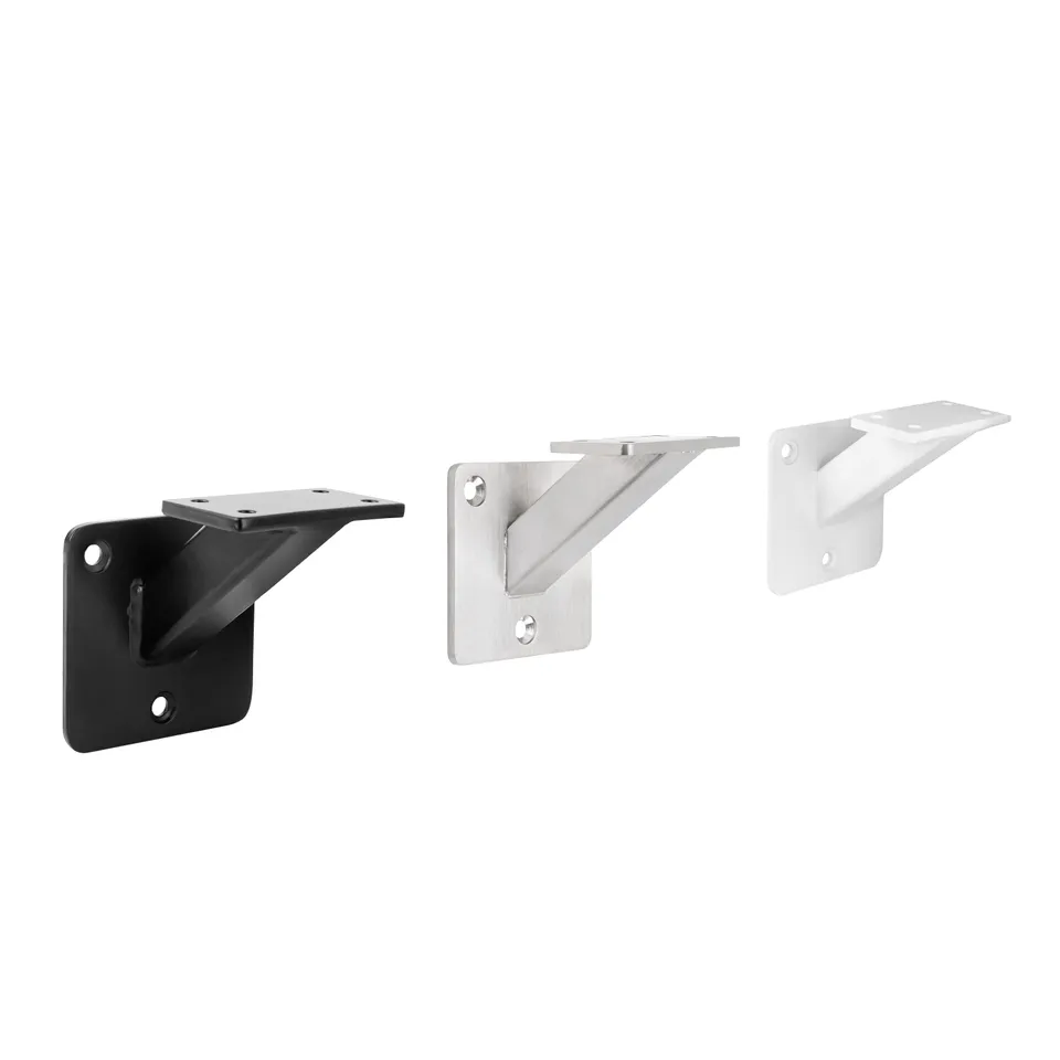 natural-goods-berlin-slant-handlaufhalter-aus-metall image 1