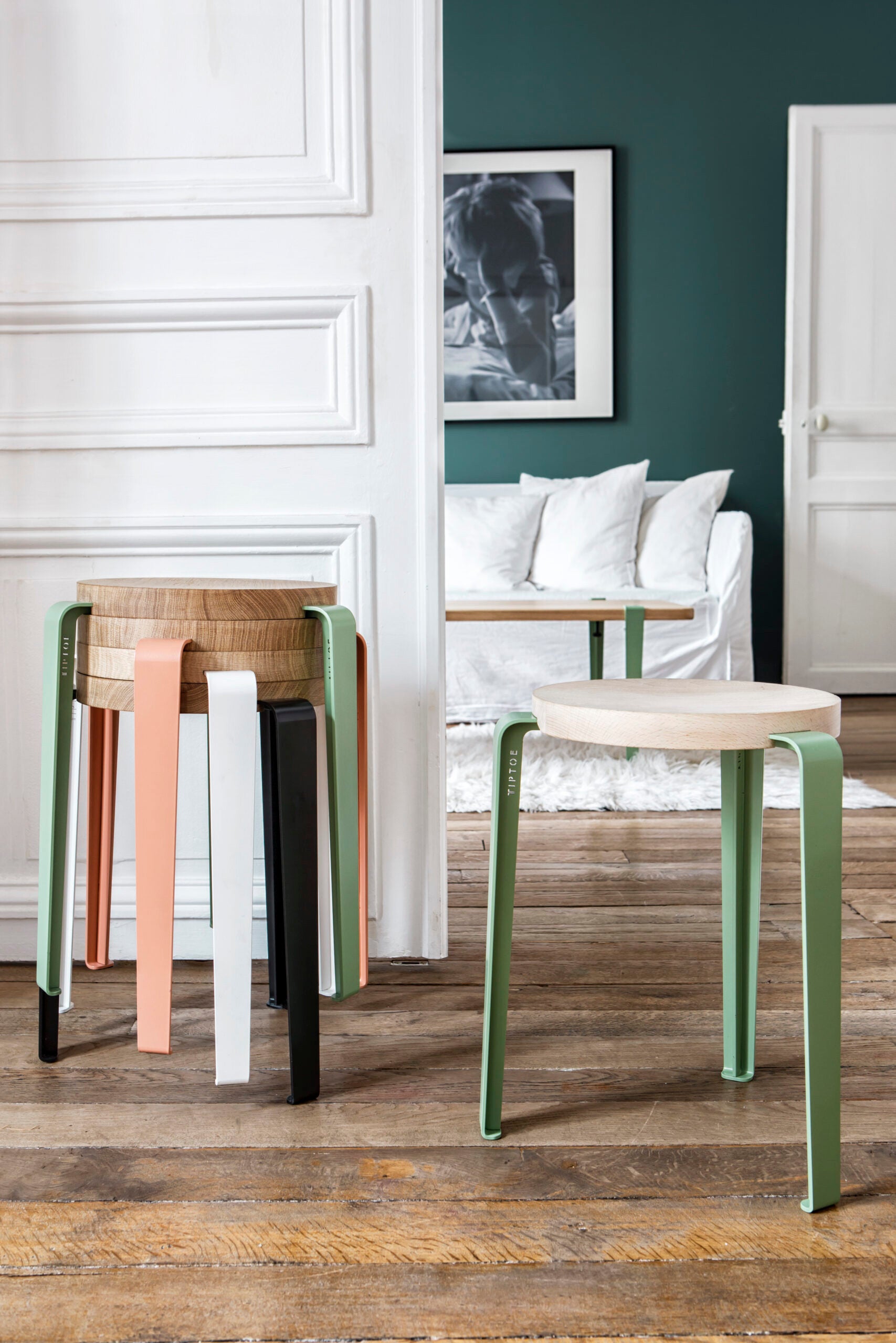 tiptoe-hocker-lou-massive-eiche-mit-stahlgestell-stapelbar image 5