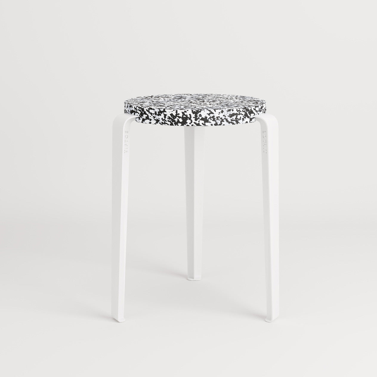tiptoe-hocker-lou-recycelter-kunststoff-macchiato image 8
