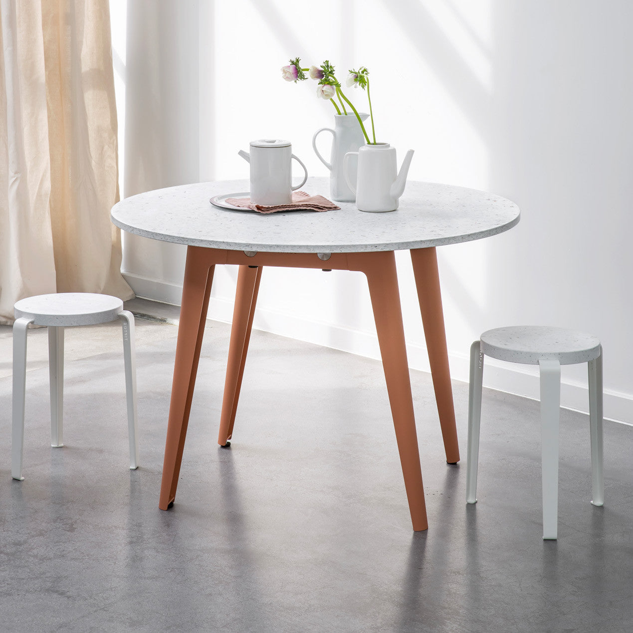 tiptoe-runder-tisch-new-modern-108cm-recycelter-kunststoff-venezia image 6