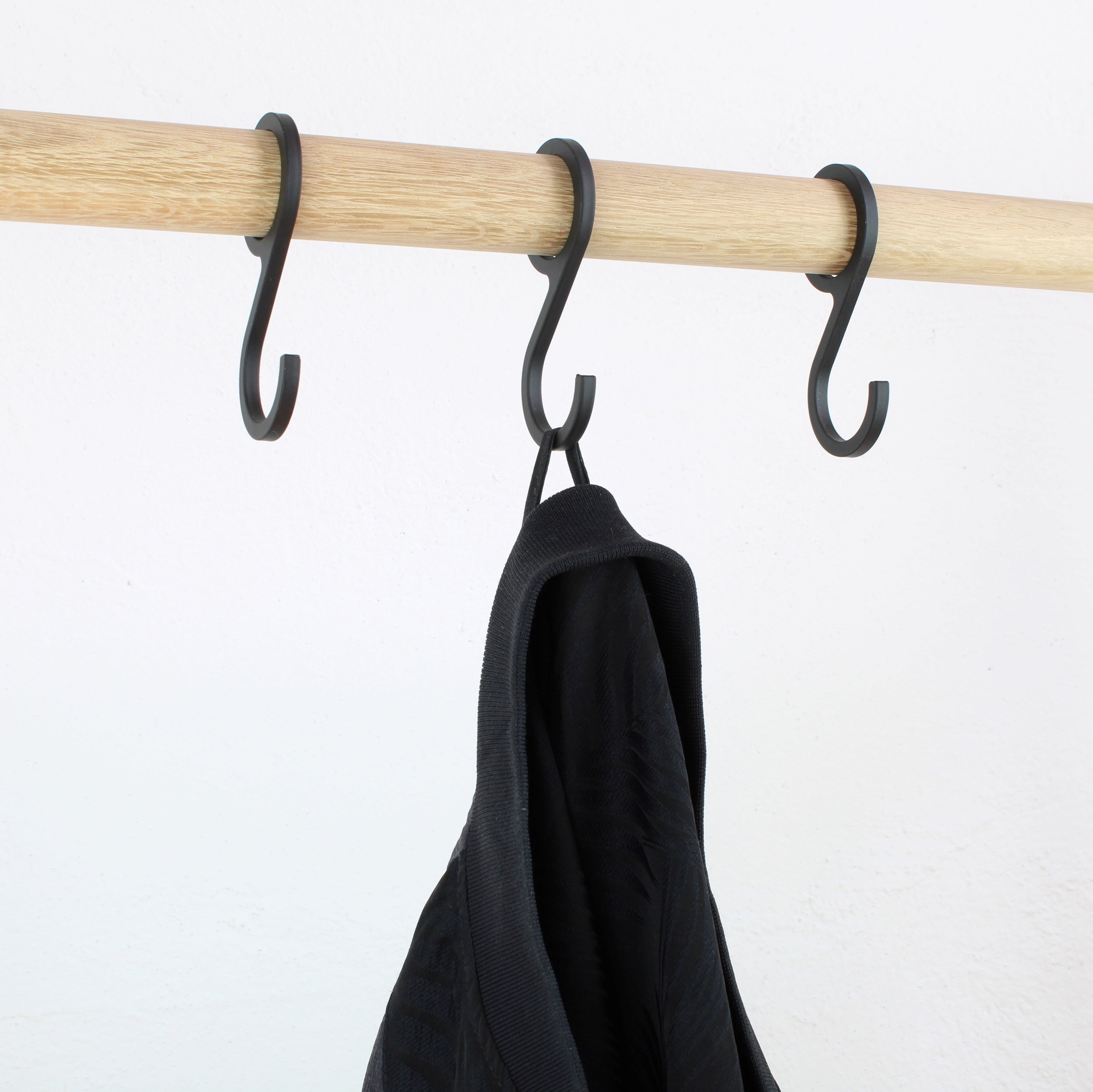 natural-goods-berlin-gard-haken-hook-s-f-rmiger-kleiderhaken-aus-metall-3er-set image 2