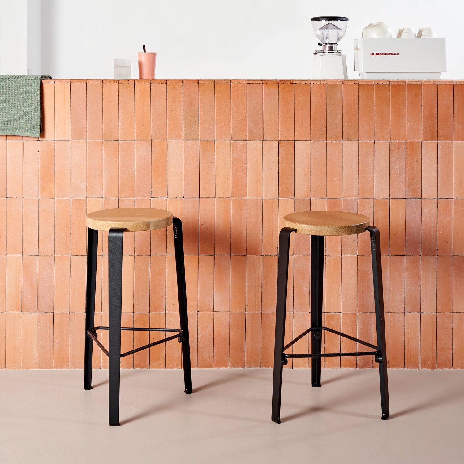 tiptoe-barhocker-lou-massive-eiche-66-76-cm-stahlgestell image 2