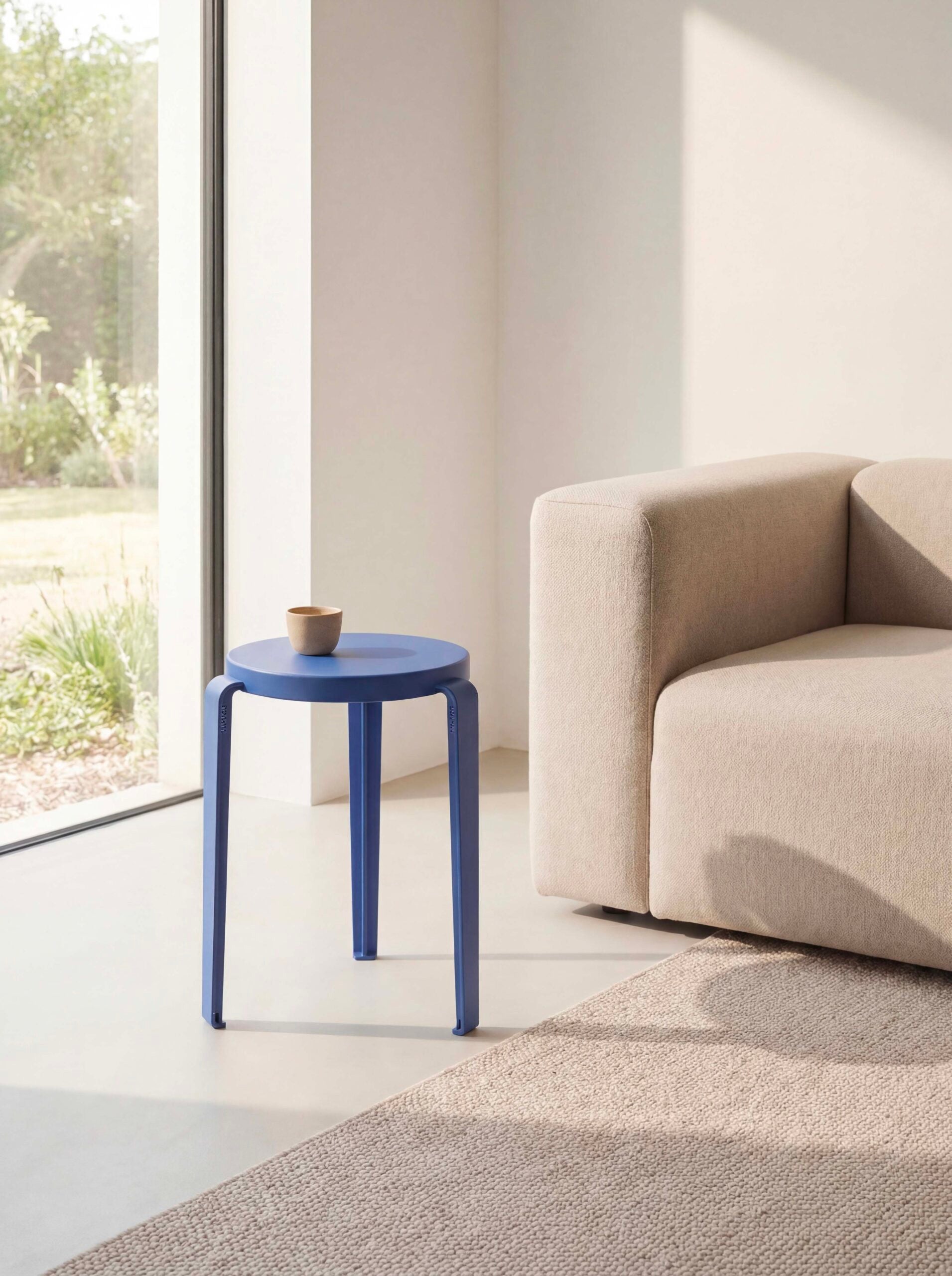 tiptoe-hocker-lou-chroma-edition-stapelbarer-holz-hocker-beistelltisch image 3