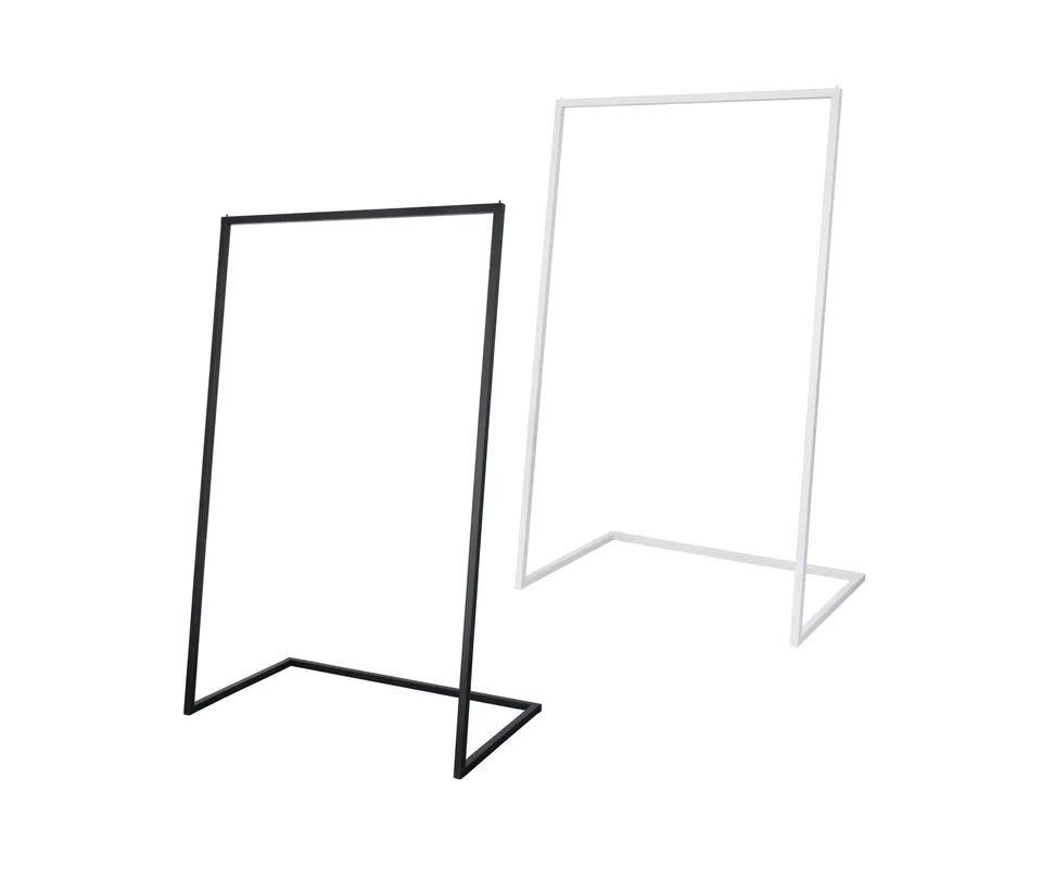natural-goods-berlin-kleiderst-nder-l-form-freischwingende-garderobe-filigran image 1
