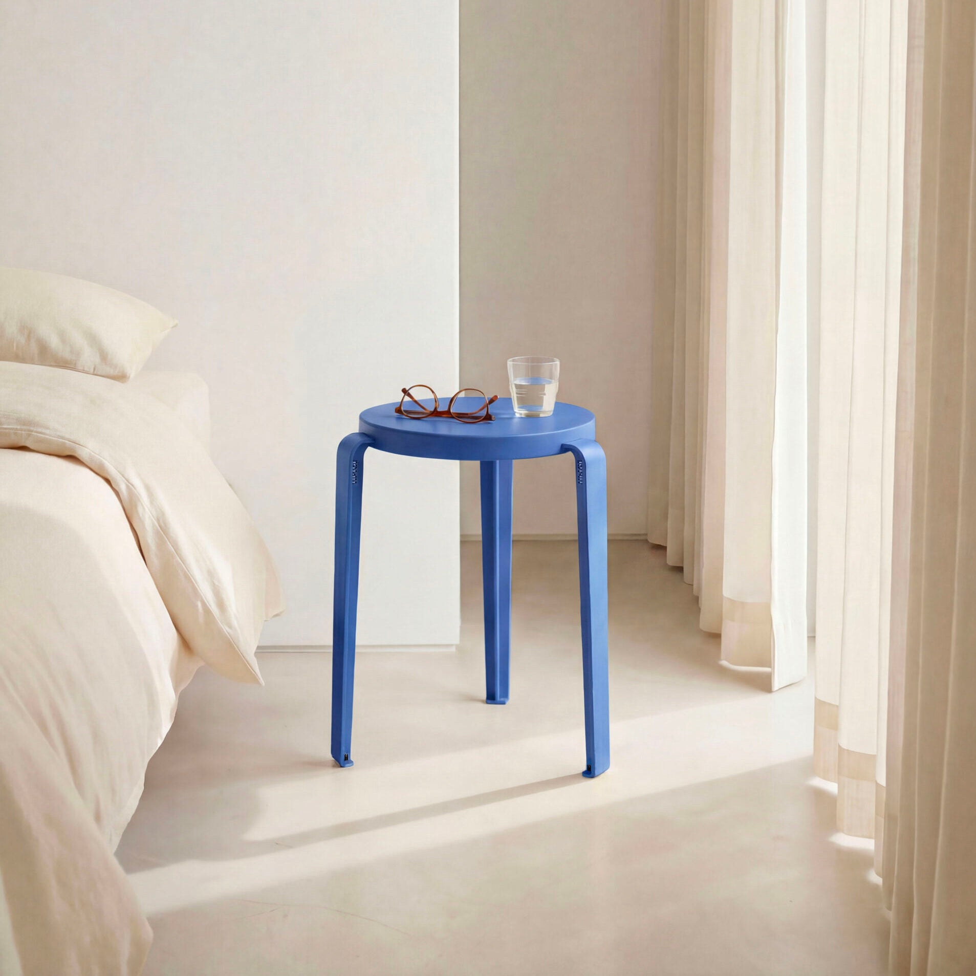 tiptoe-hocker-lou-chroma-edition-stapelbarer-holz-hocker-beistelltisch image 2