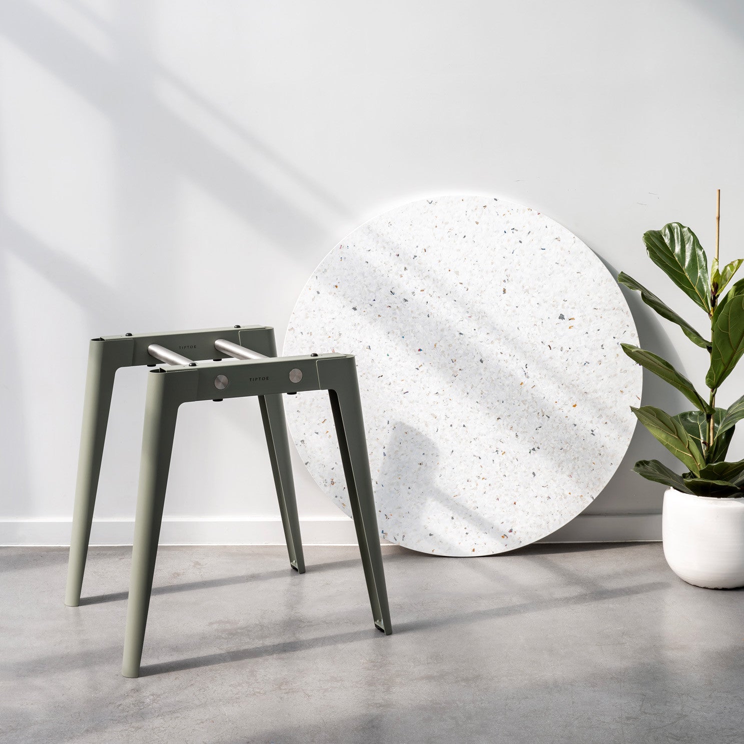 tiptoe-runder-tisch-new-modern-108cm-recycelter-kunststoff-venezia image 4