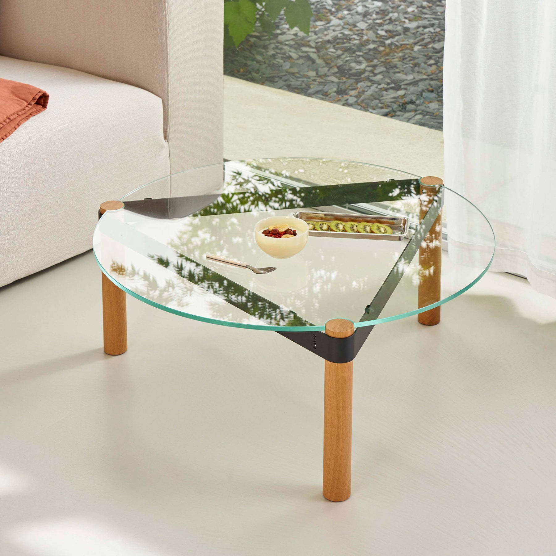 tiptoe-disc-runder-couchtisch-80cm-transparentes-glas image 2