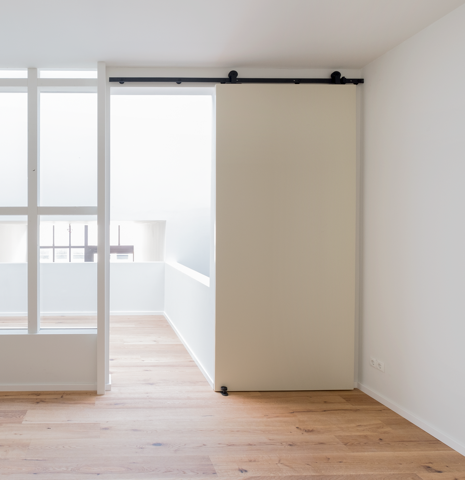 natural-goods-berlin-schiebet-rsystem-modell-t-barn-door-set-schwarz image 2