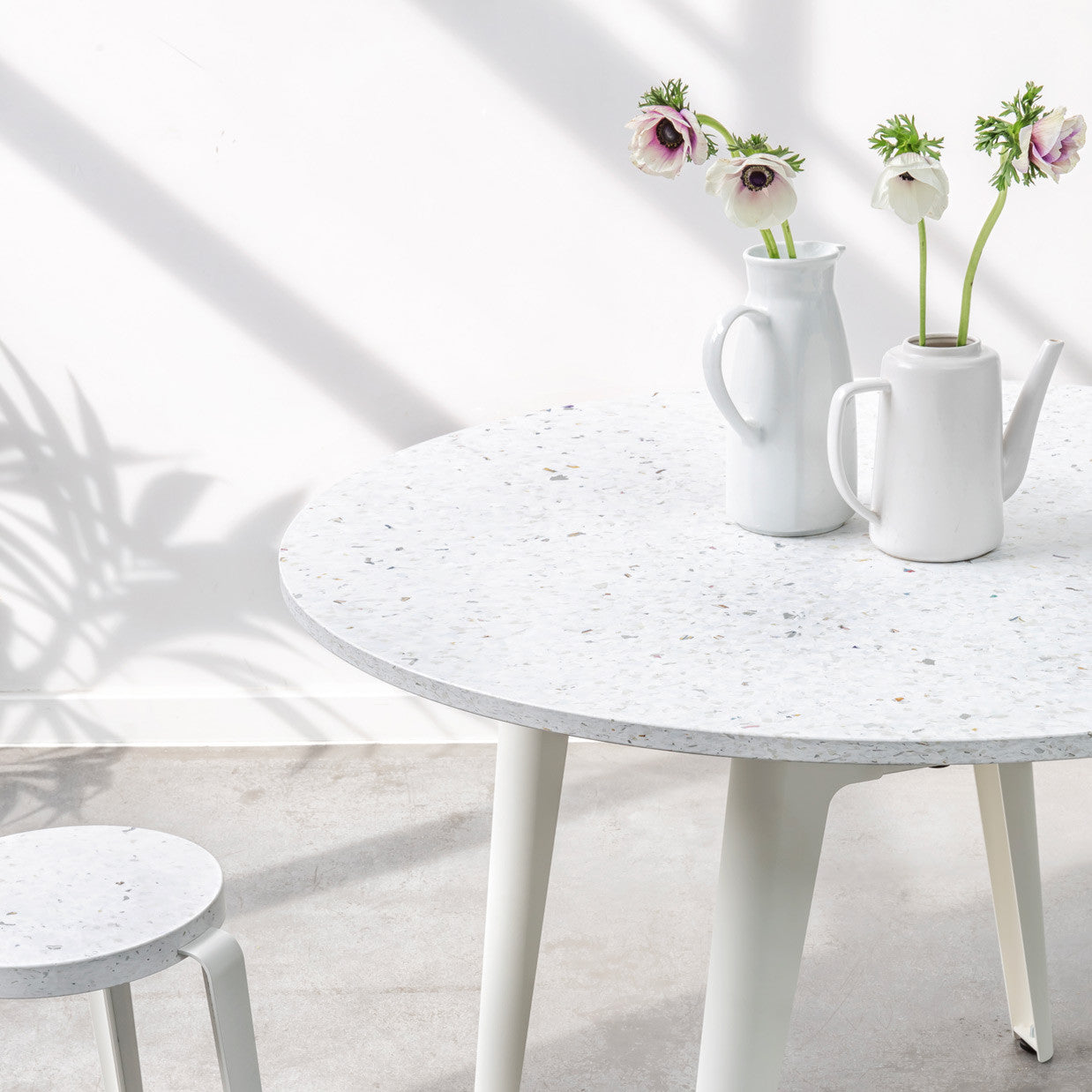 tiptoe-runder-tisch-new-modern-108cm-recycelter-kunststoff-venezia image 5