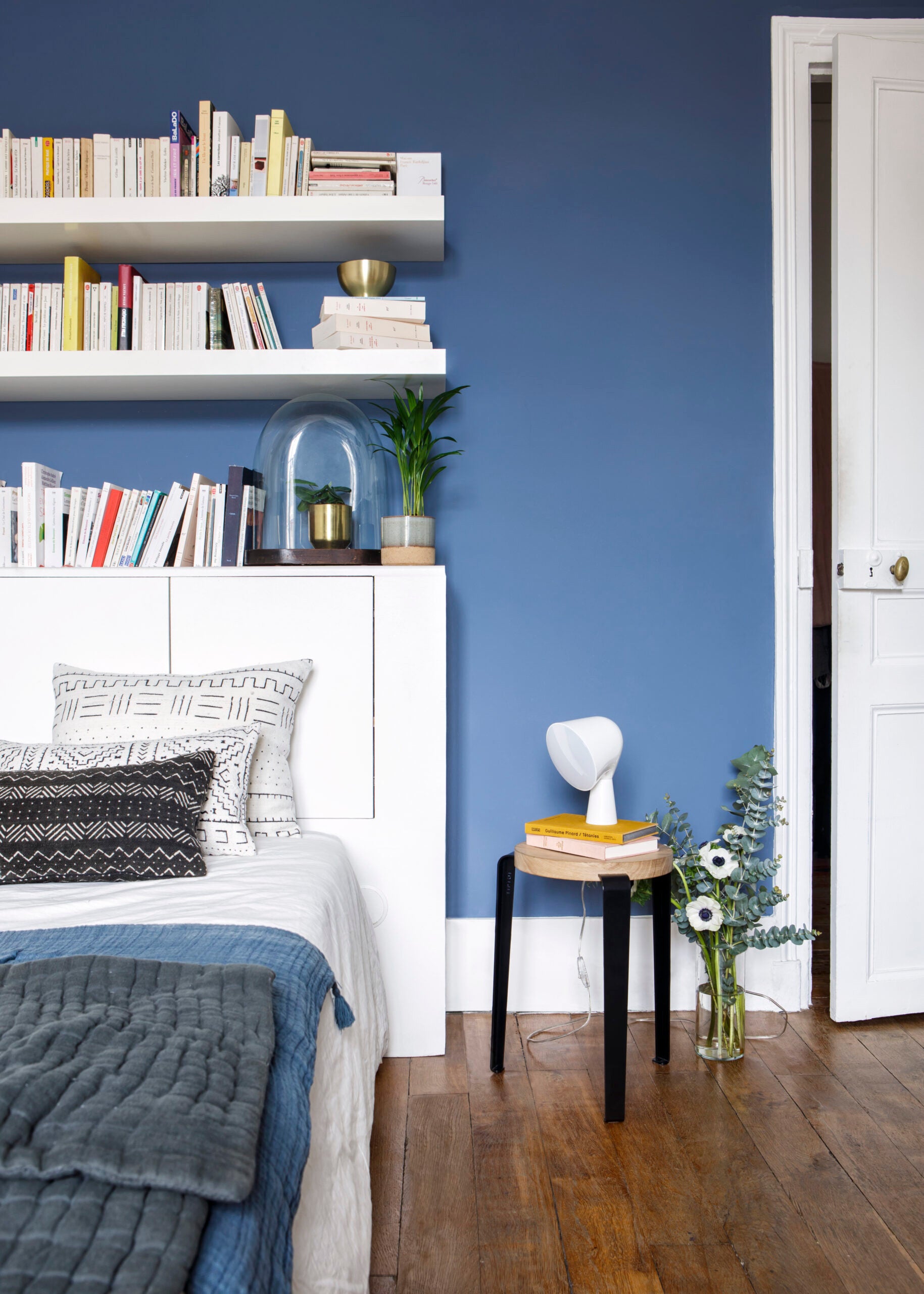 tiptoe-hocker-lou-massive-eiche-mit-stahlgestell-stapelbar image 7